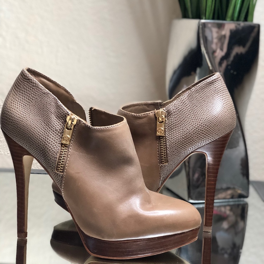 Trendy Multi Wearable Leather Heal Booties